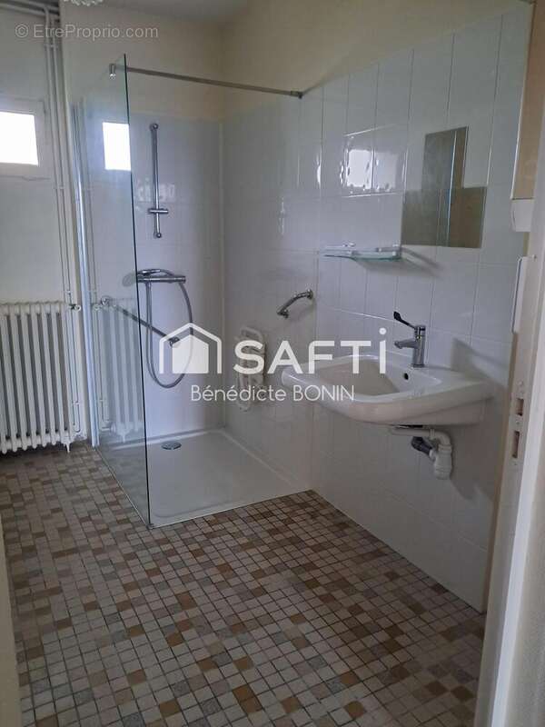 Maison 102 m² à Berneuil  - photo 6