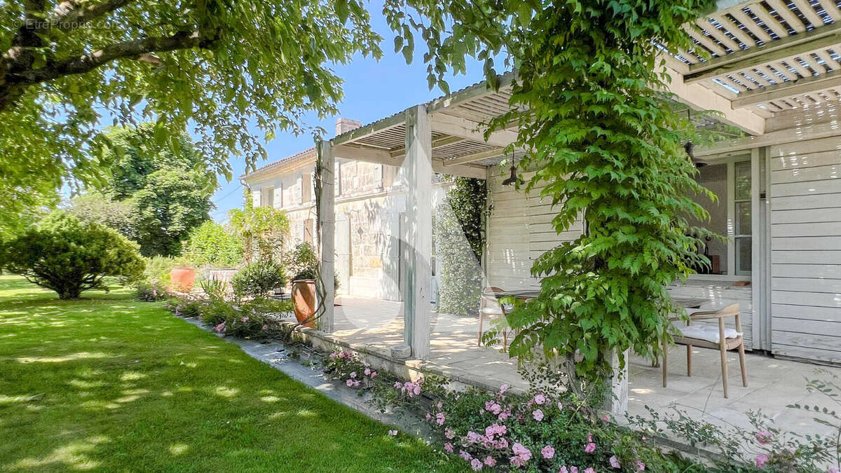 Maison à SAINT-GEORGES-DES-COTEAUX
