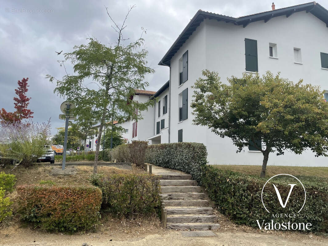 Appartement 61 m² à Villefranque  - photo 2