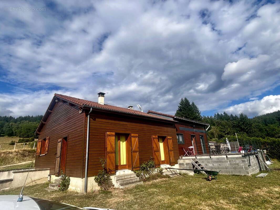 Maison à AUGEROLLES