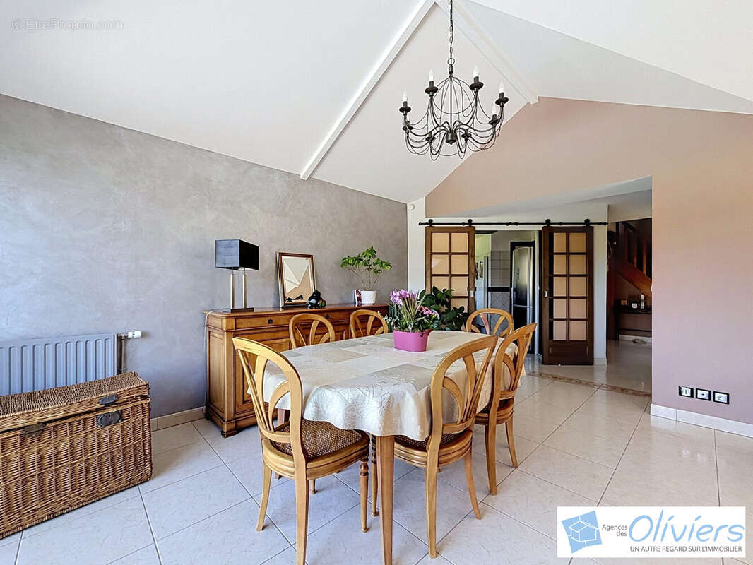 Maison 165 m² à Saint-Remy-Les-Chevreuse  - photo 5