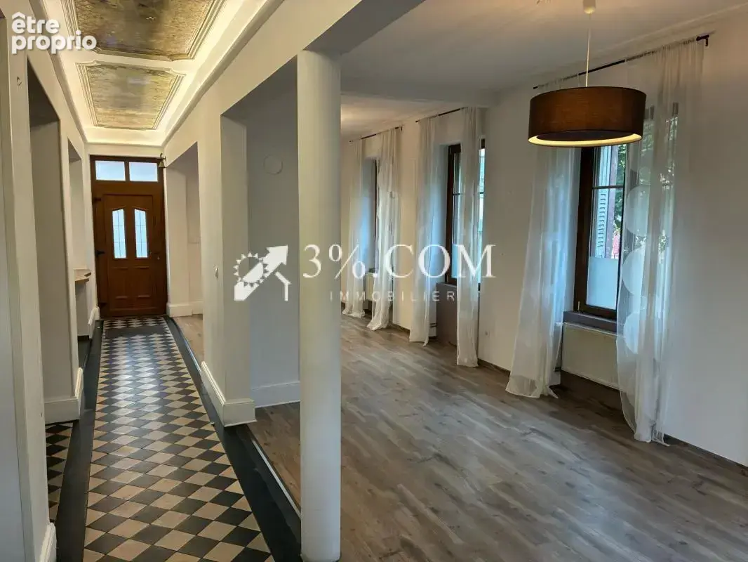 3%COM Belle maison de maître  dans l'hyper  centre de Savern - photo 3