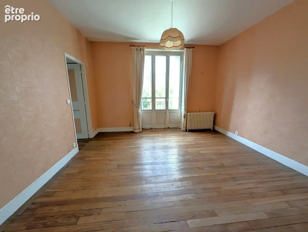 Entre Auxerre et Joigny sur la commune de Beaumont, propriété de 335m2 habitable, dépendances et jardin de 324 - photo 9