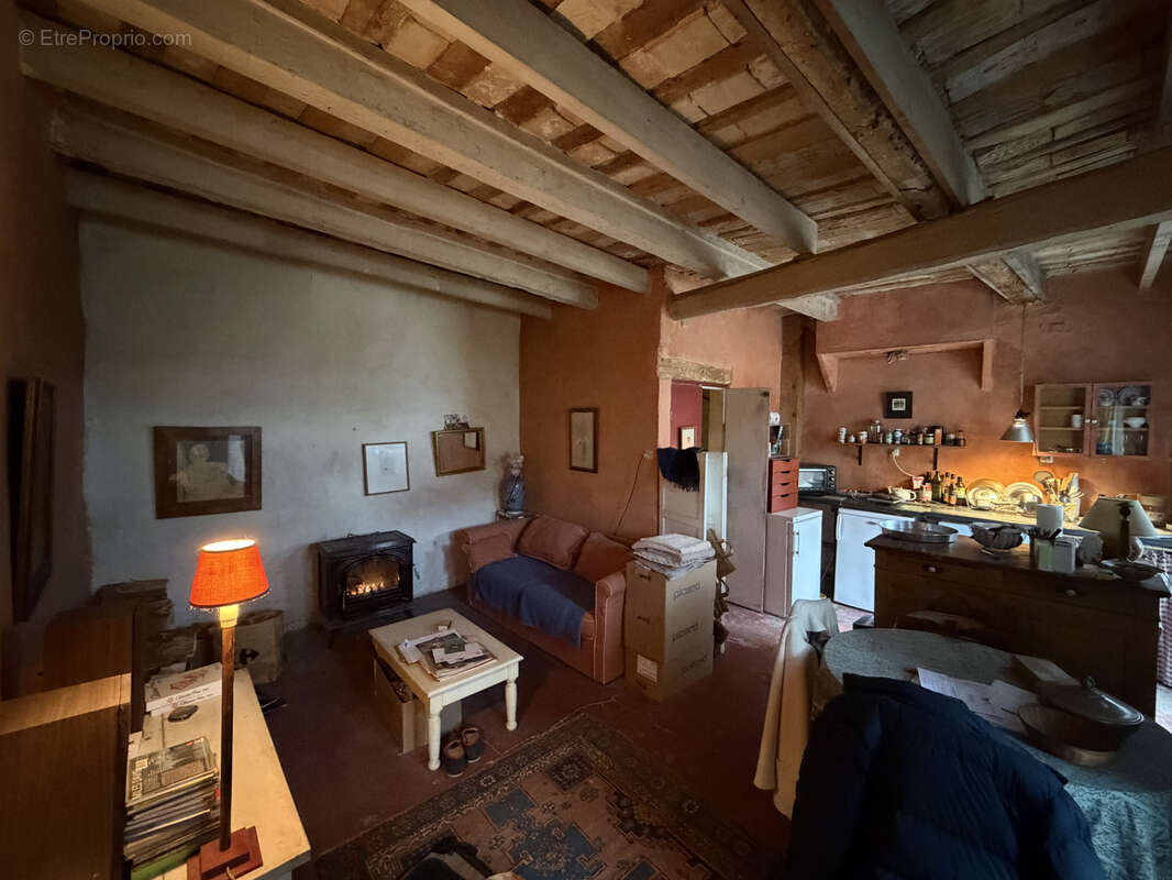 Maison à SAINT-QUENTIN-LA-POTERIE