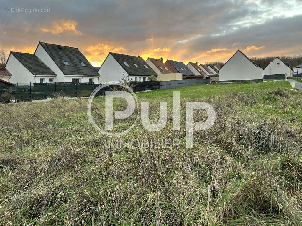 Terrain à AIX-NOULETTE