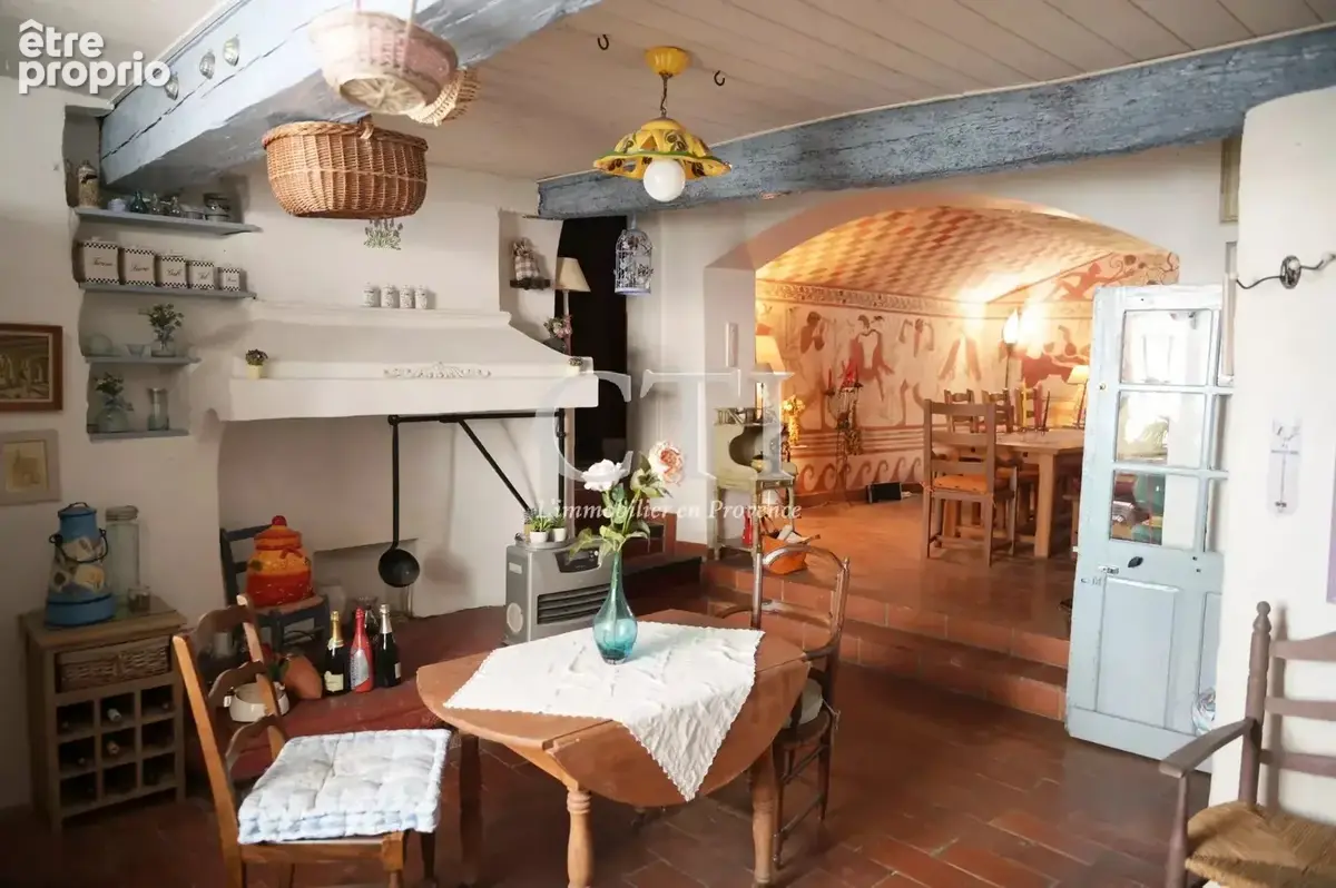 proche VAISON - EXCEPTIONNELLE  MAISON DE VILLAGE dotée d’un terrasse panoramique à 360 ° - photo 2