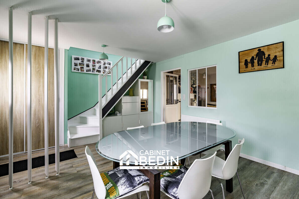 Maison 95 m² à Saint-Medard-En-Jalles  - photo 2