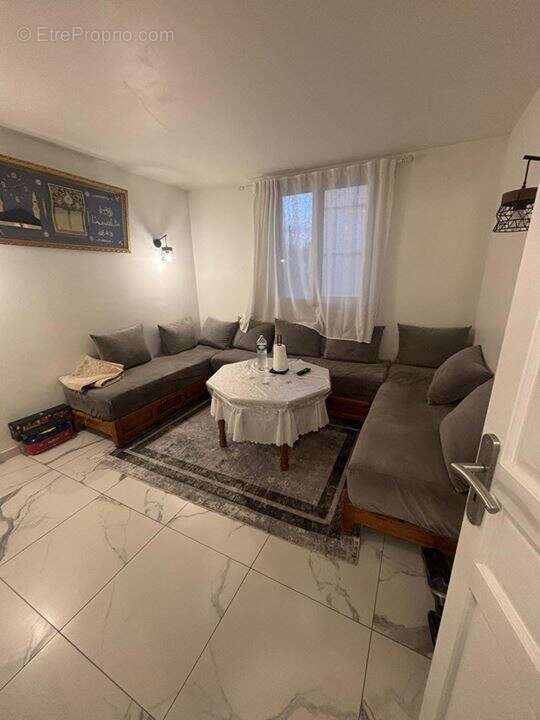 Appartement à VILLENEUVE-LA-GARENNE