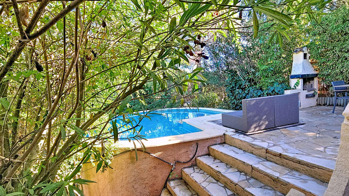 ** vendu par votre agence bersan immobilier**  villa avec piscine quartier tour de mare fréjus, rénovée avec goût - photo 6