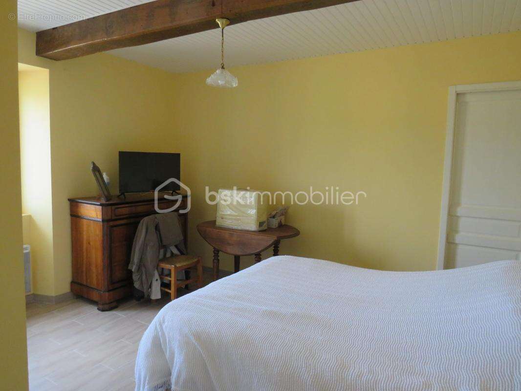 Maison de plain-pied rénovée de 125 m² – Aucun travaux – Dépendances et fort potentiel - photo 16