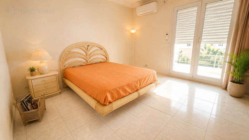 Appartement à vendre 4 pièces vue mer JUAN LES PINS (06) - photo 6