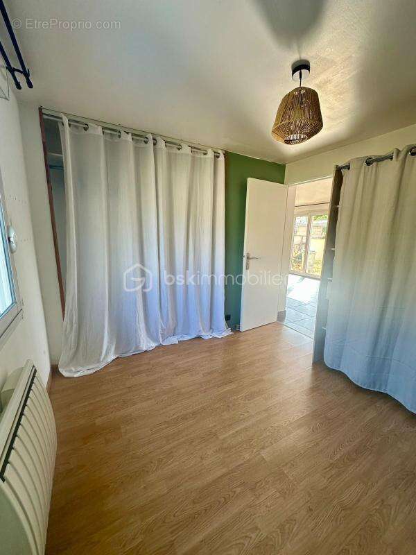 Maison familiale avec studio indépendant, jardin et garages – 95 m² au sol / 84 m² Carrez - photo 6