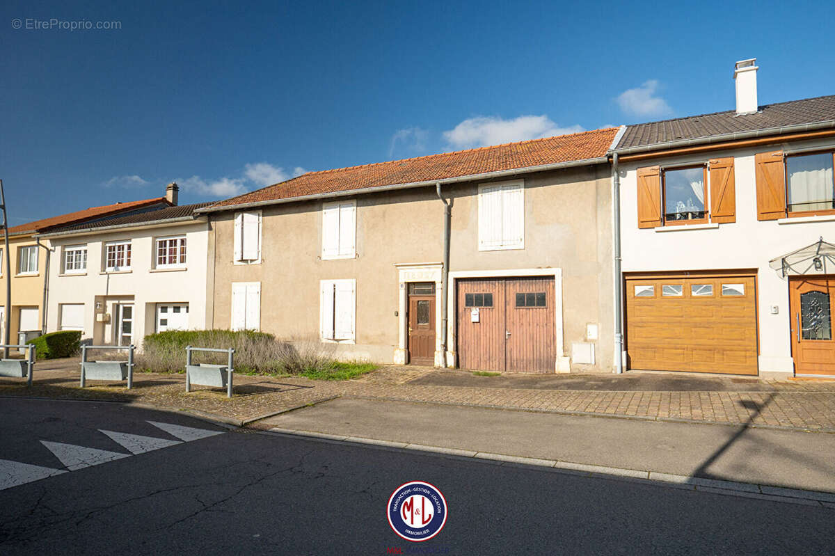 Maison à AY-SUR-MOSELLE