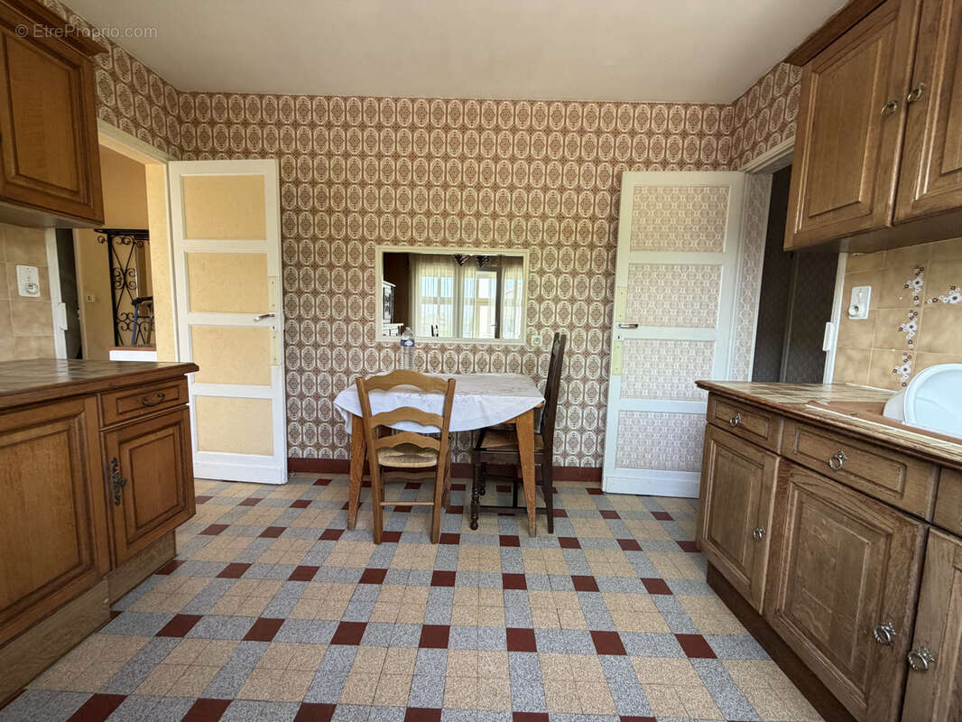 Maison à LA ROCHE-CHALAIS