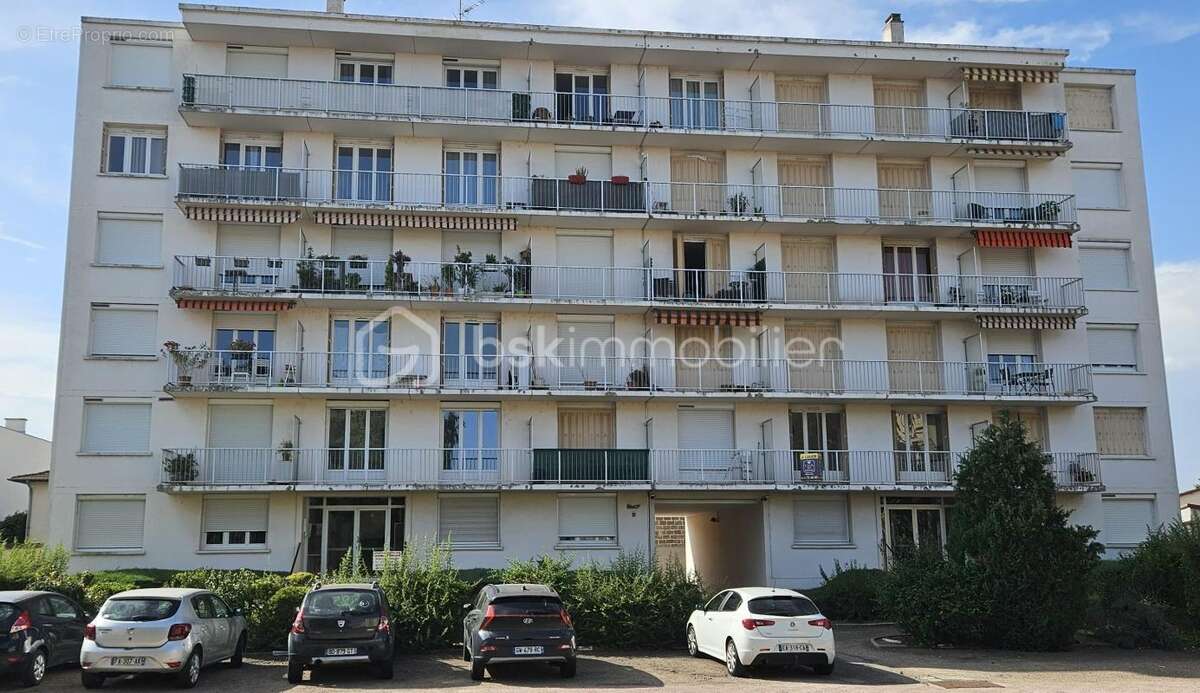 Appartement à LE COTEAU