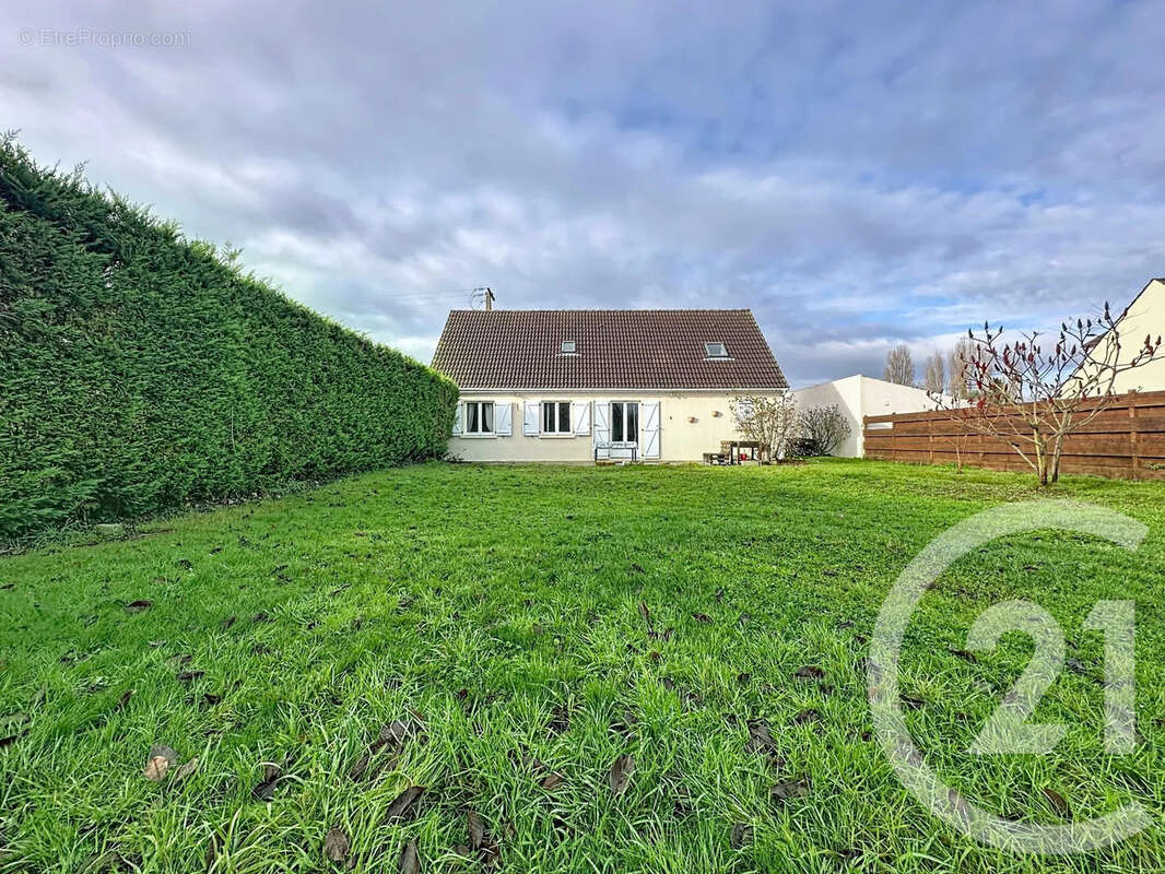 Maison à LES ECRENNES