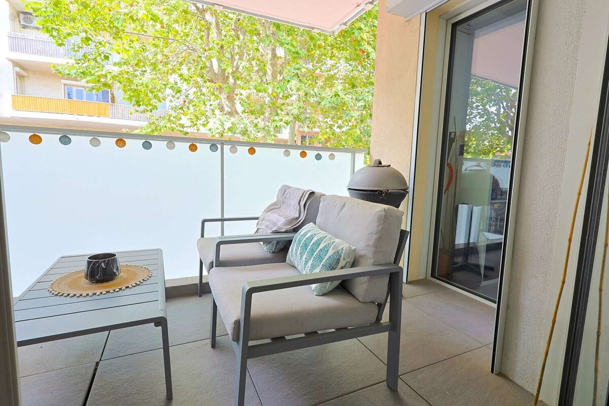 2 pièces récent avec terrasse à proximité de la mer – juan-les-pins - photo 4