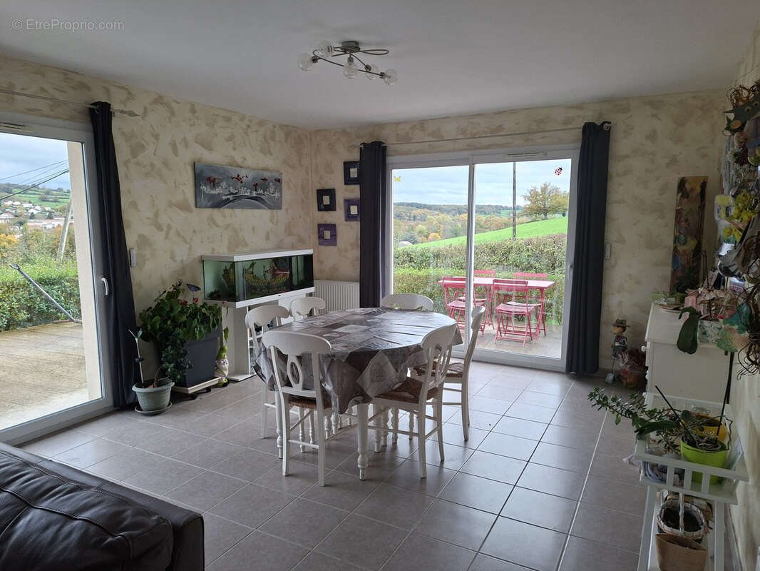 Maison à SAINT-DENIS-DE-CABANNE