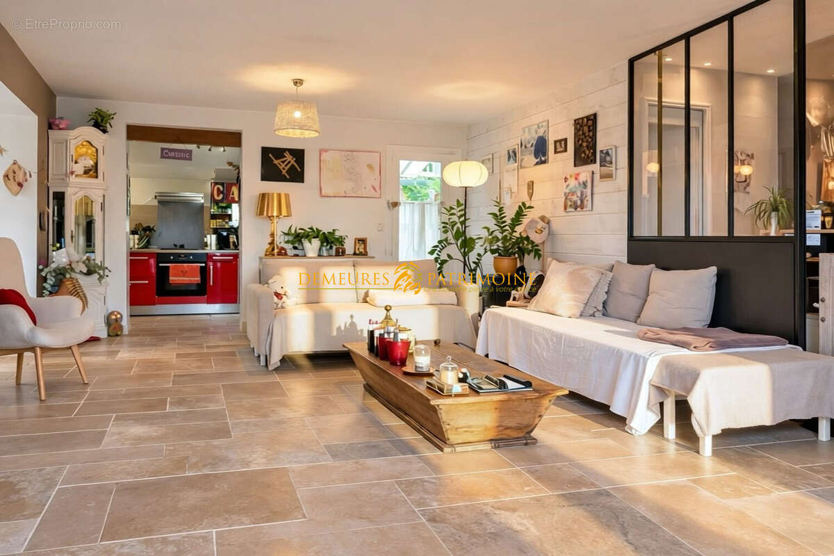 Maison 160 m² à Saint-Yrieix-Sur-Charente  - photo 2