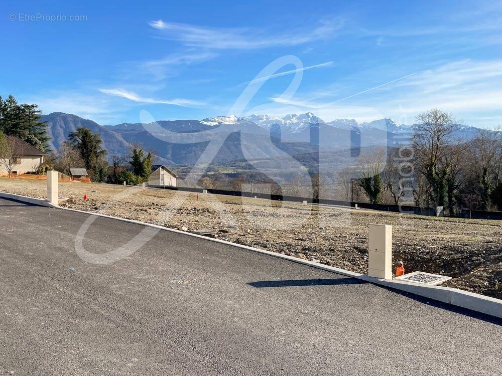 Terrain viabilisé (Lot 14) - Terrain à SAINT-PIERRE-D'ALBIGNY