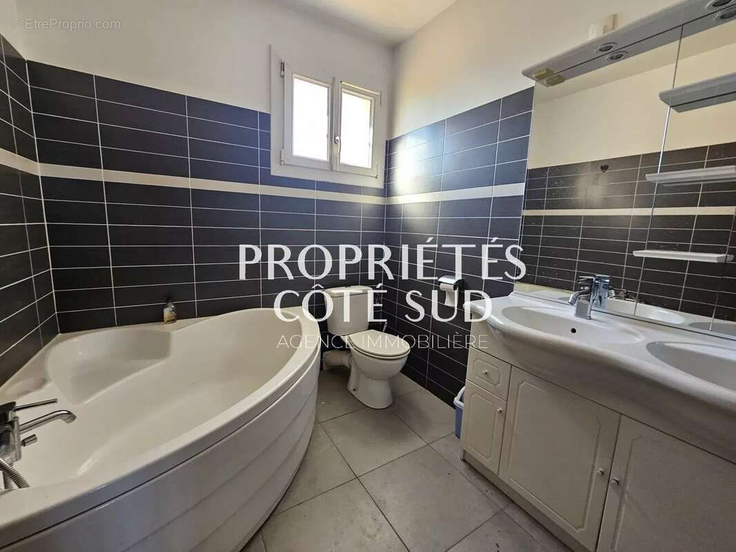 Maison à SAINT-VICTOR-LA-COSTE