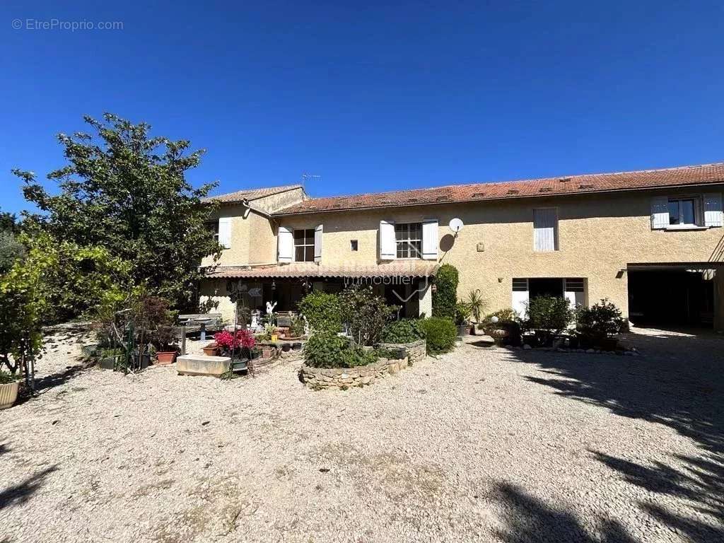 Maison à PERNES-LES-FONTAINES