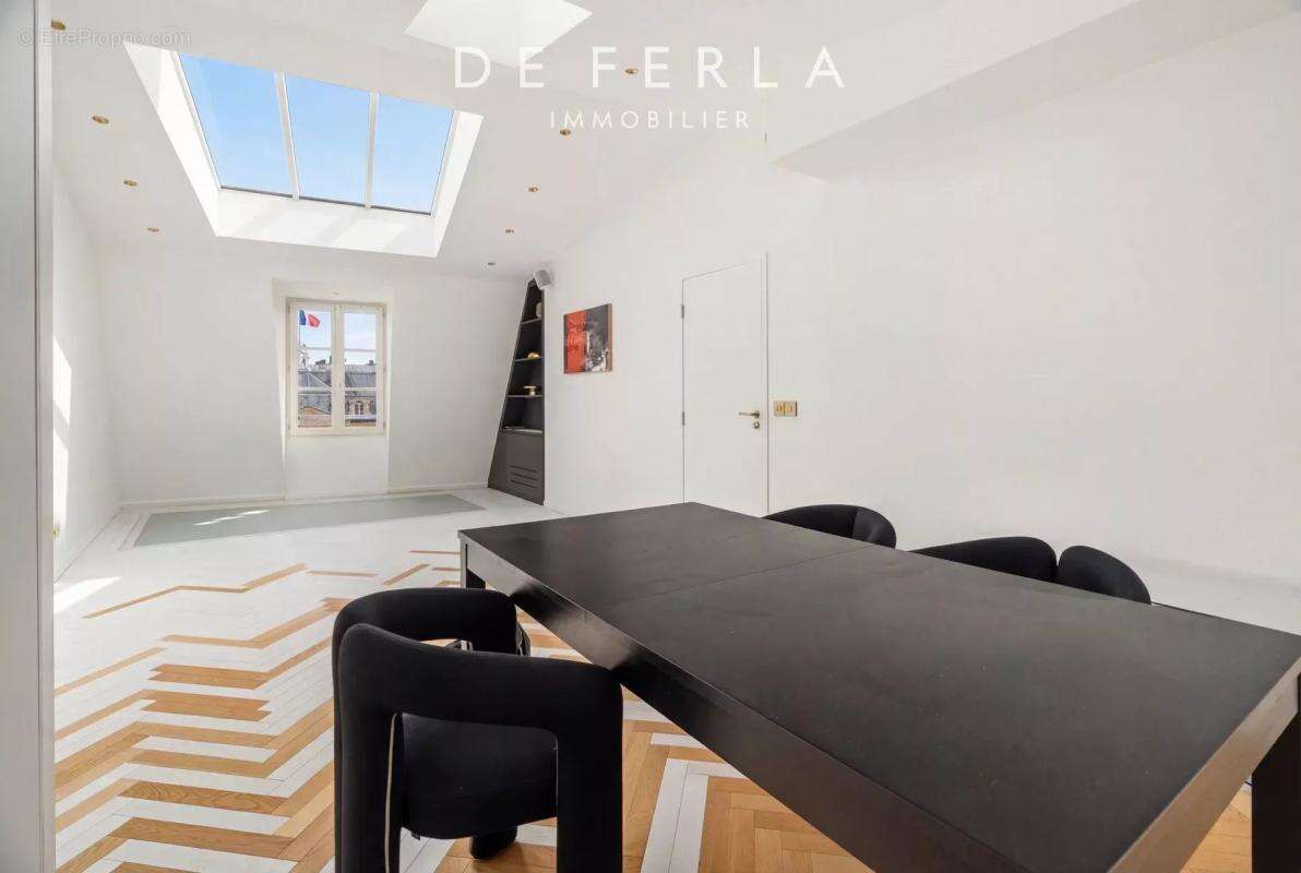 Appartement à PARIS-8E