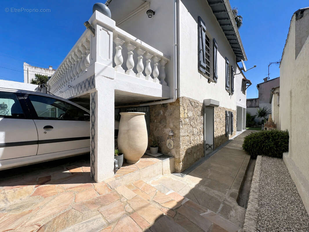 Maison à VALLAURIS