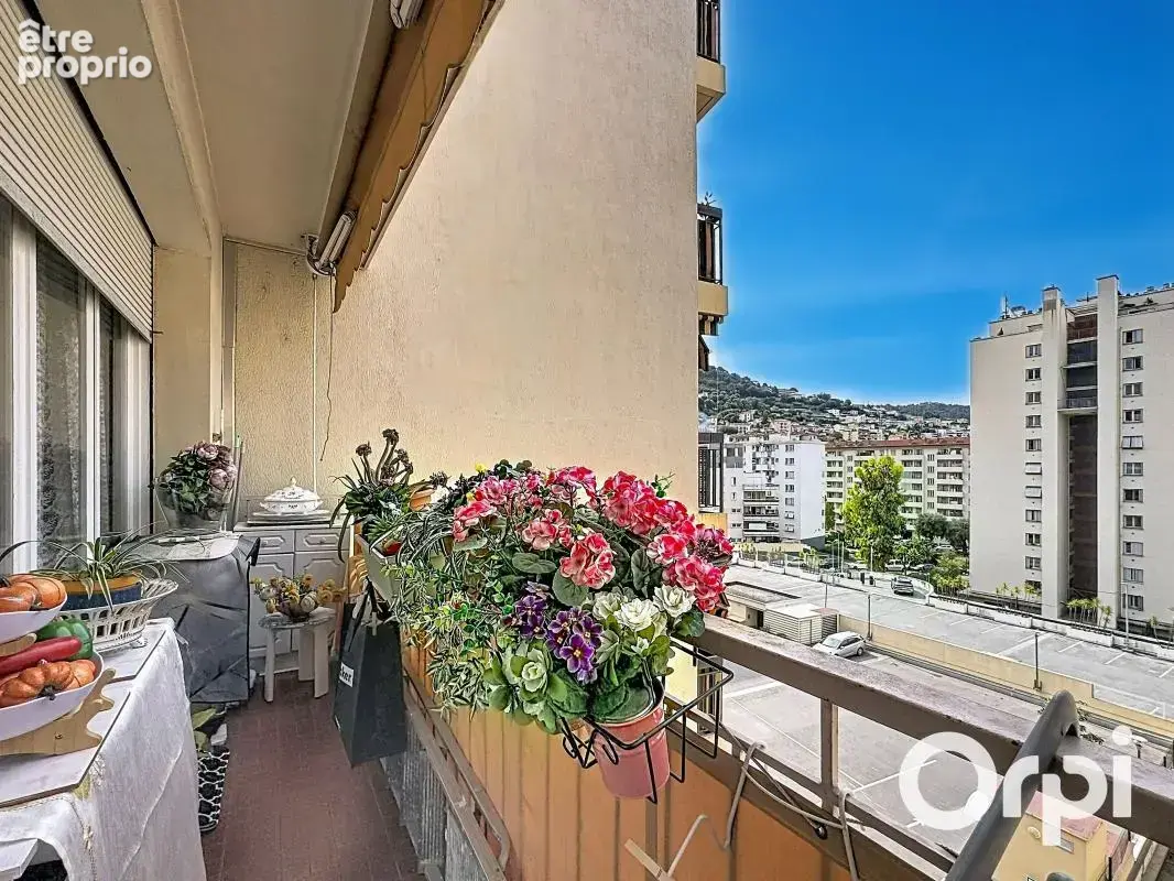 Saint-Roch - VIAGER OCCUPE - 2p 42 m² en étage élevé avec vue dégagé et cave - photo 7
