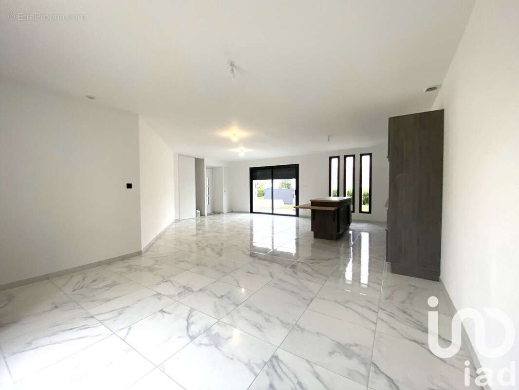 Photo 5 - Maison à CHAILLEVETTE