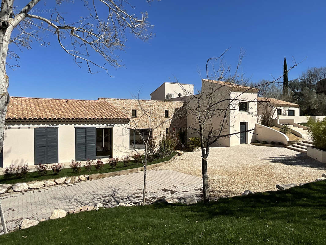 Maison à LE PUY-SAINTE-REPARADE