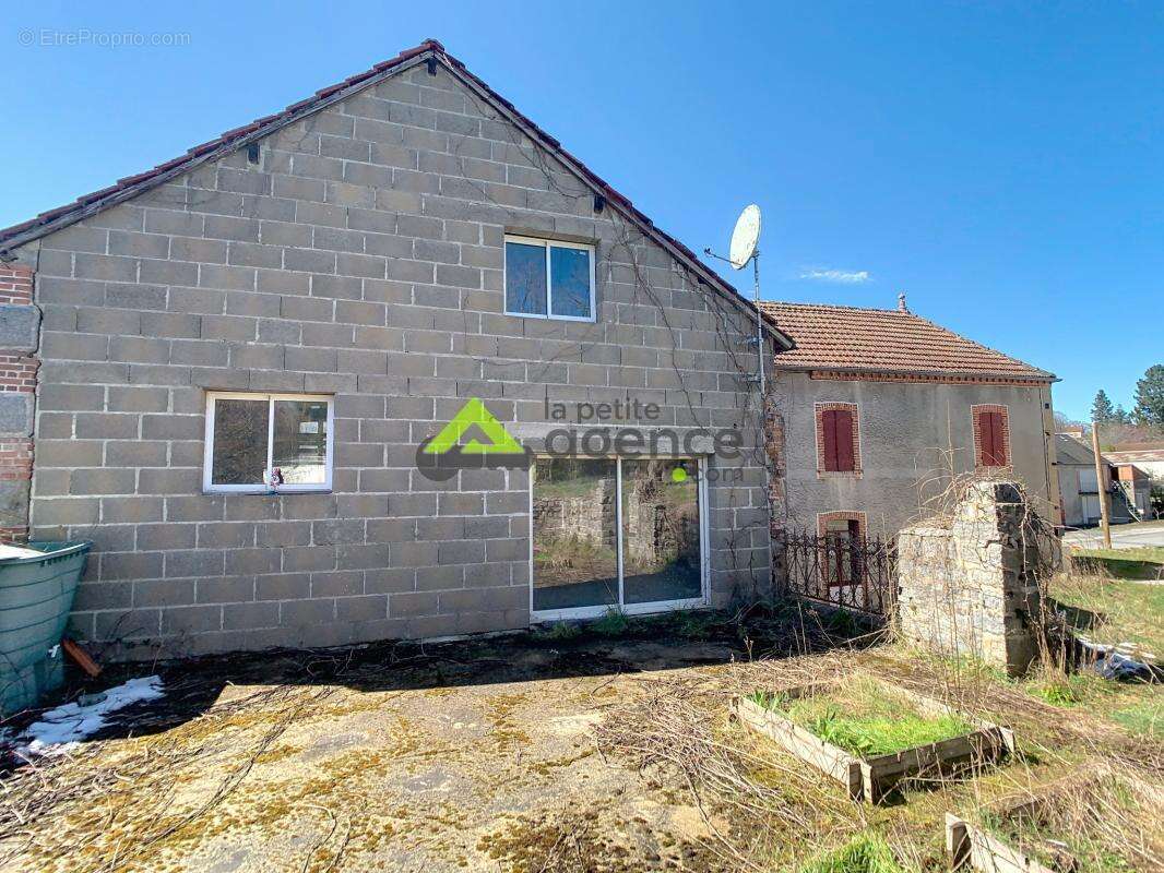 Maison à SAINT-MEDARD-LA-ROCHETTE