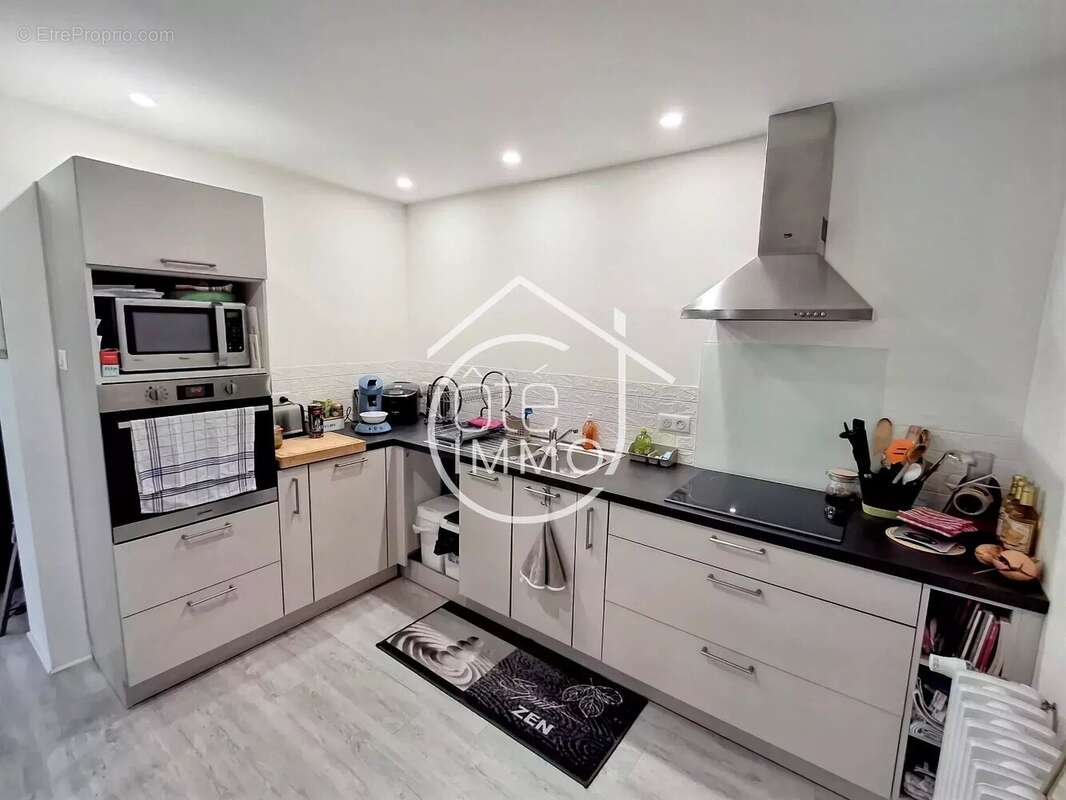 Maison à COURS-DE-PILE