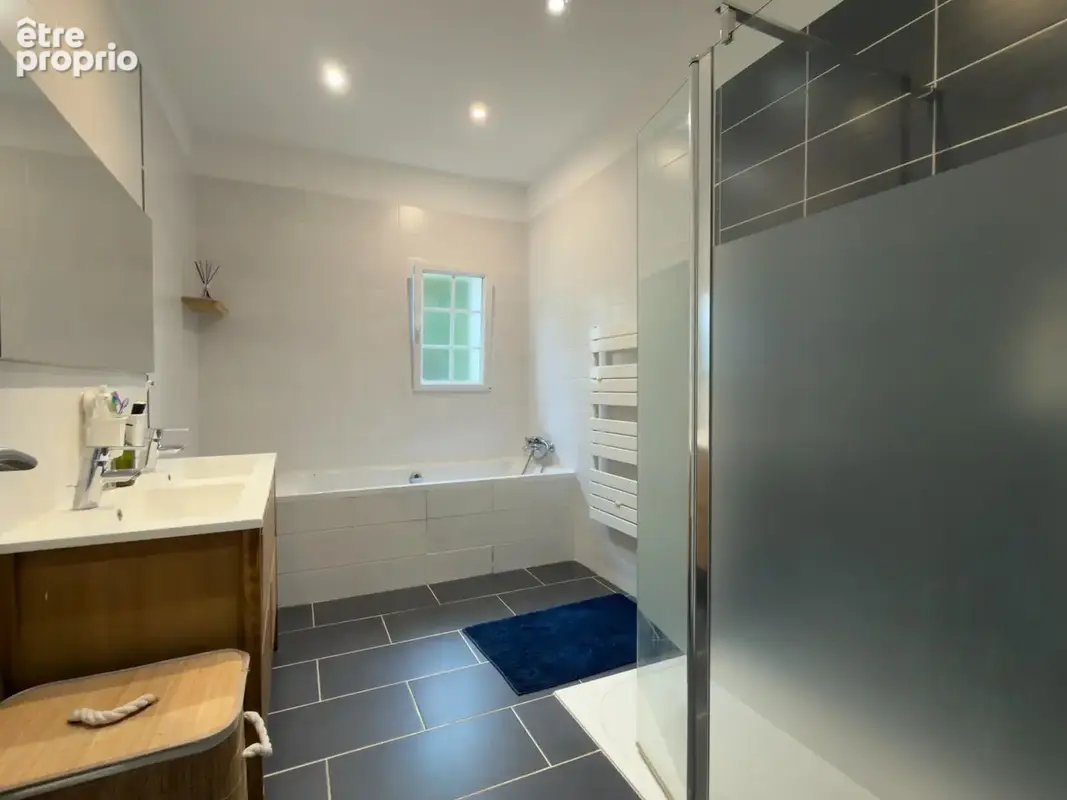 CHOUZE SUR LOIRE, Maison tuffeau 4 chambres avec vie de plain-pied sur jardin arboré clos - photo 6