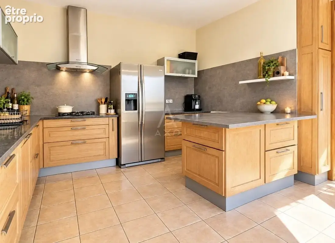 SAINT-YRIEIX-SUR-CHARENTE Maison familiale de 182M² avec garage de 77 M² et terrrain clos de 1 700 M² - photo 4