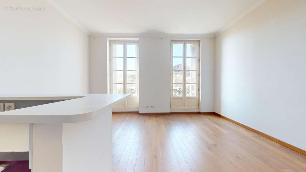 Appartement à MARSEILLE-2E