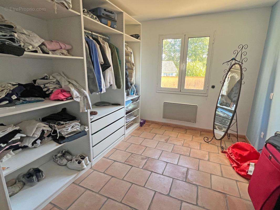 Maison à EGLISE-NEUVE-DE-VERGT