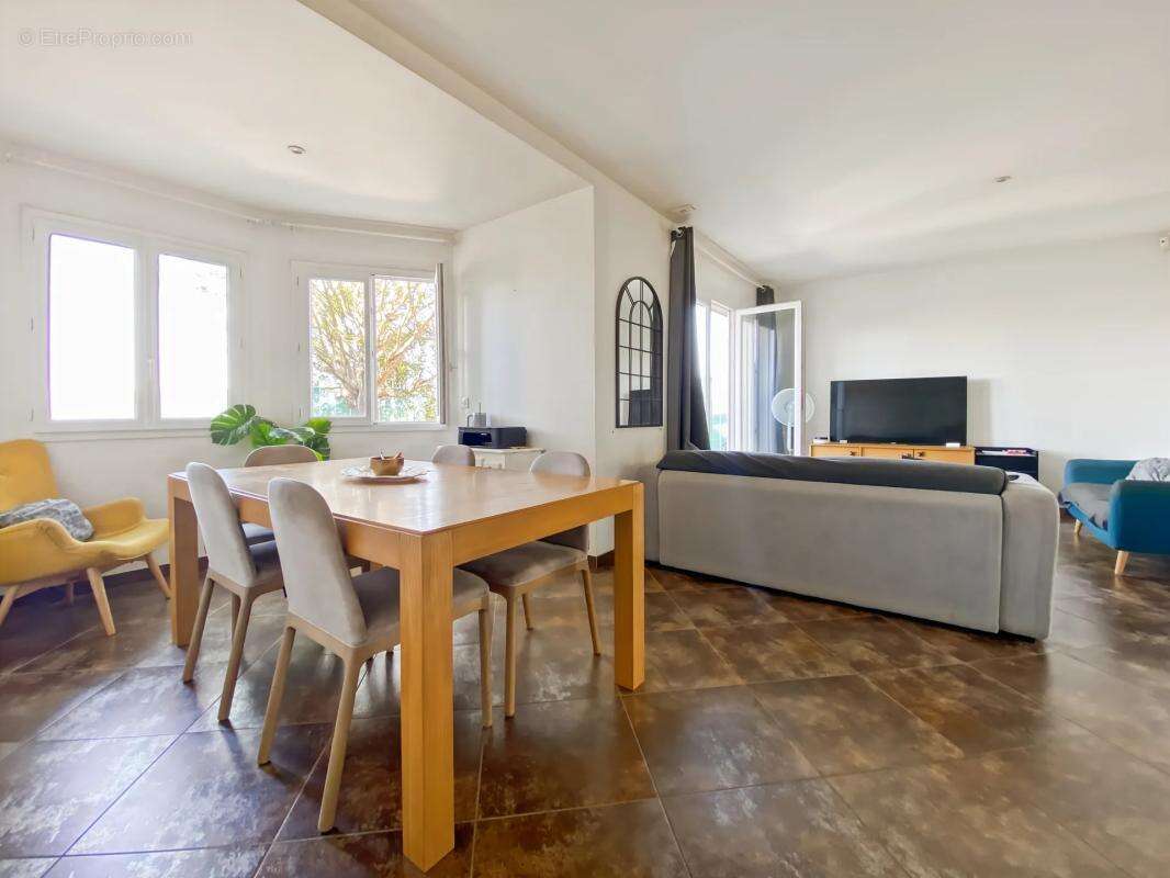 Maison de 4 pièces de 100 m² à Saint-Cyr-l'École - photo 3