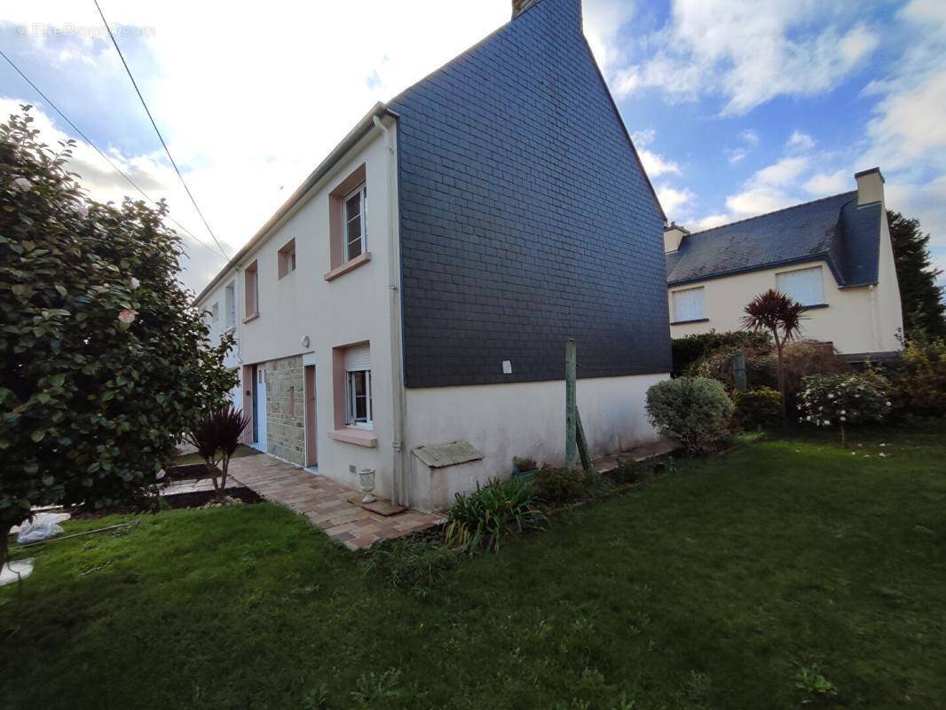 Maison à ELLIANT