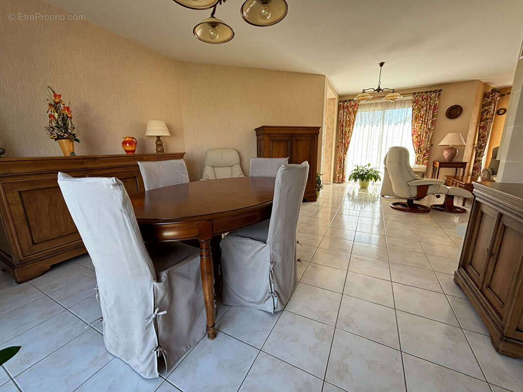 Maison à SAINT-CLEMENT-DES-LEVEES