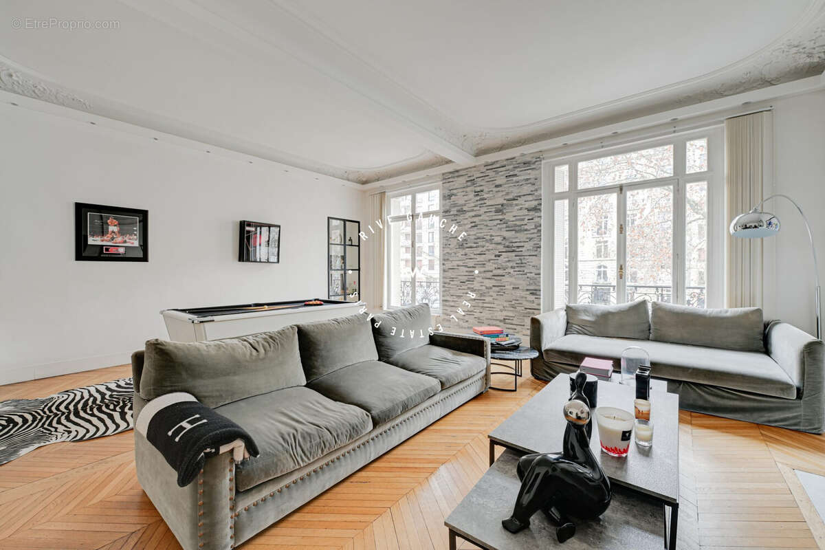 Appartement à PARIS-16E