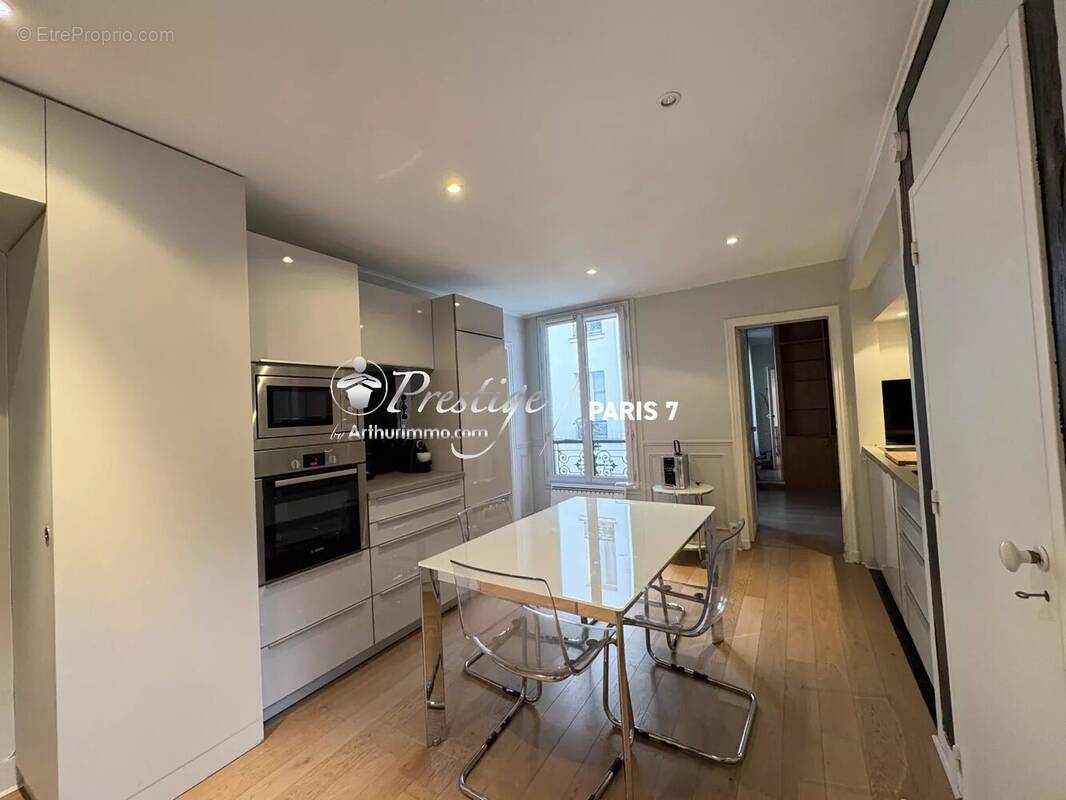 Appartement à PARIS-3E
