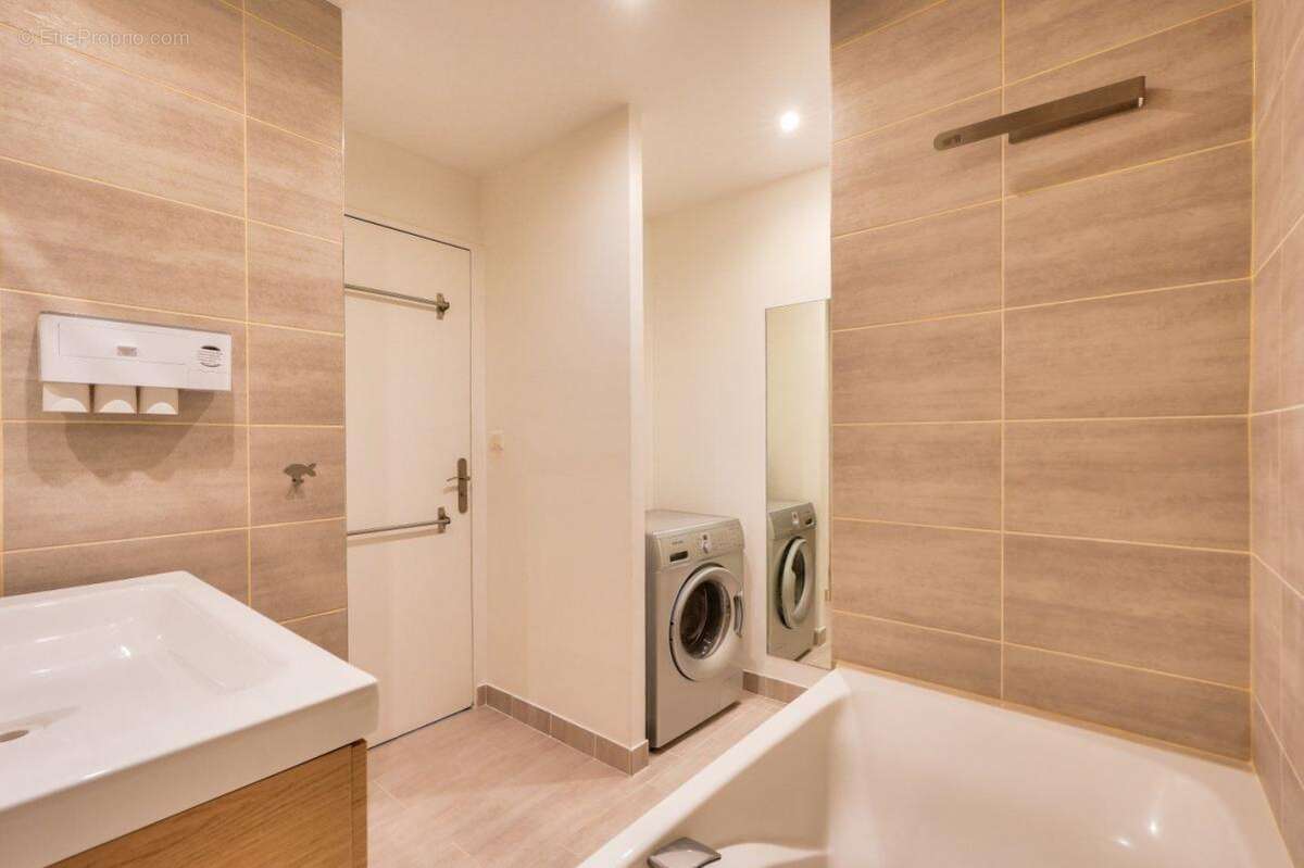 Appartement à COURBEVOIE