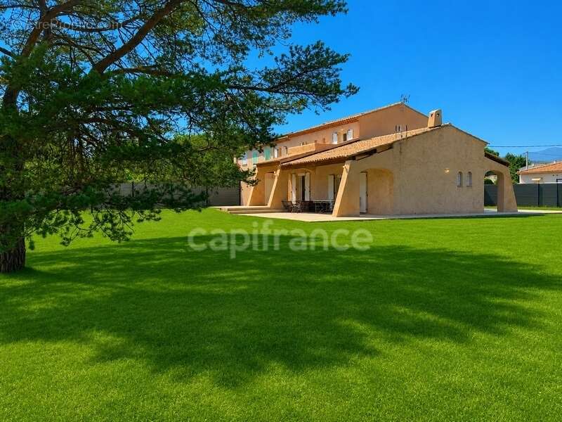 Maison à CALLIAN