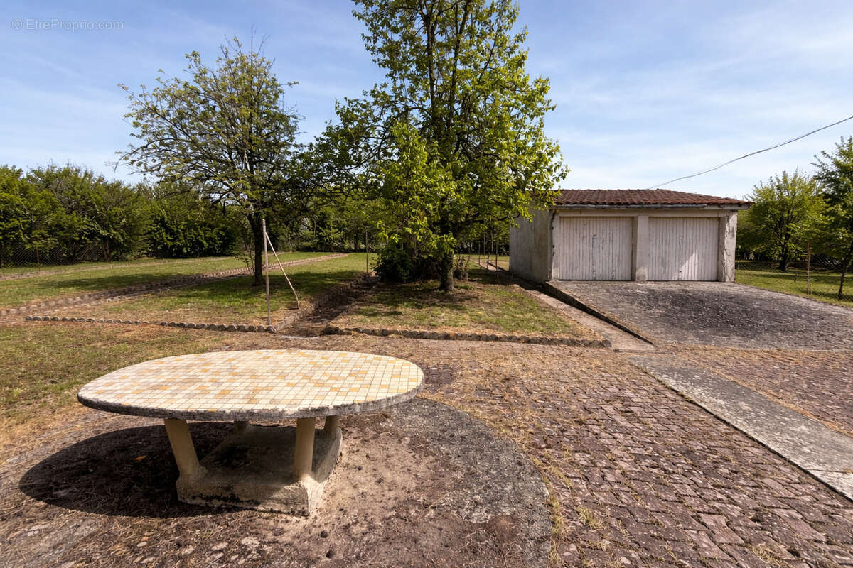 Maison à LA ROCHE-CHALAIS