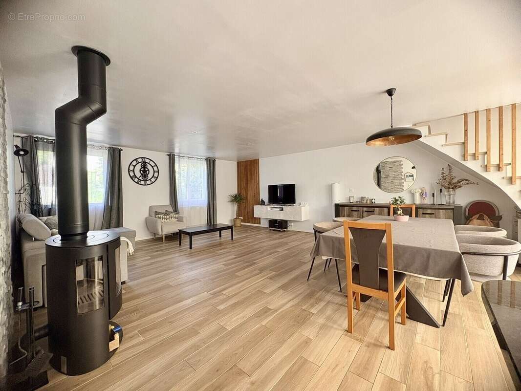 Maison à ELANCOURT