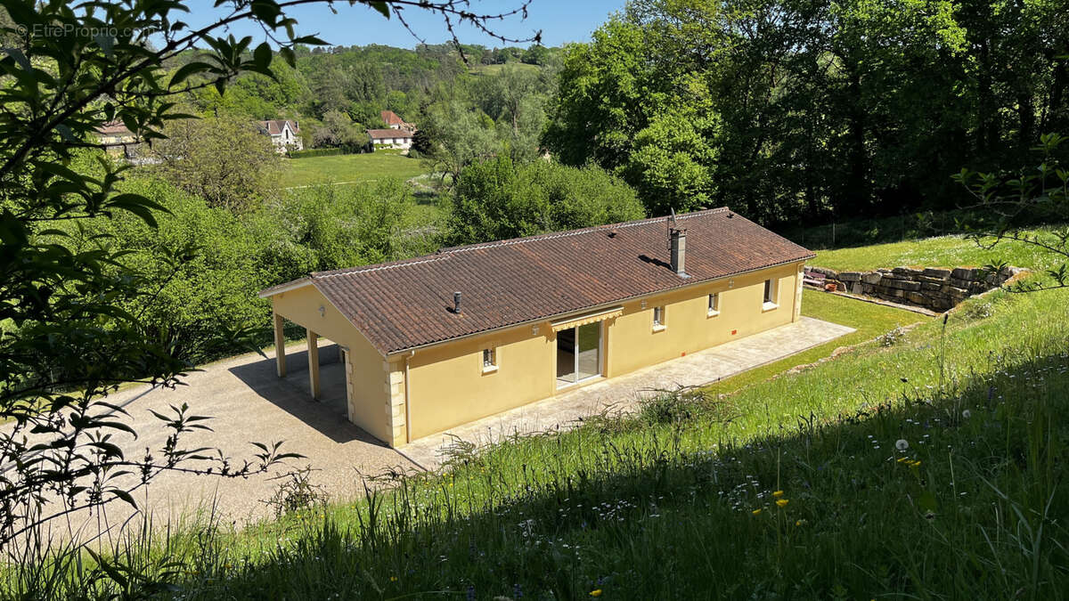 Maison à SAINT-GEORGES-DE-MONTCLARD