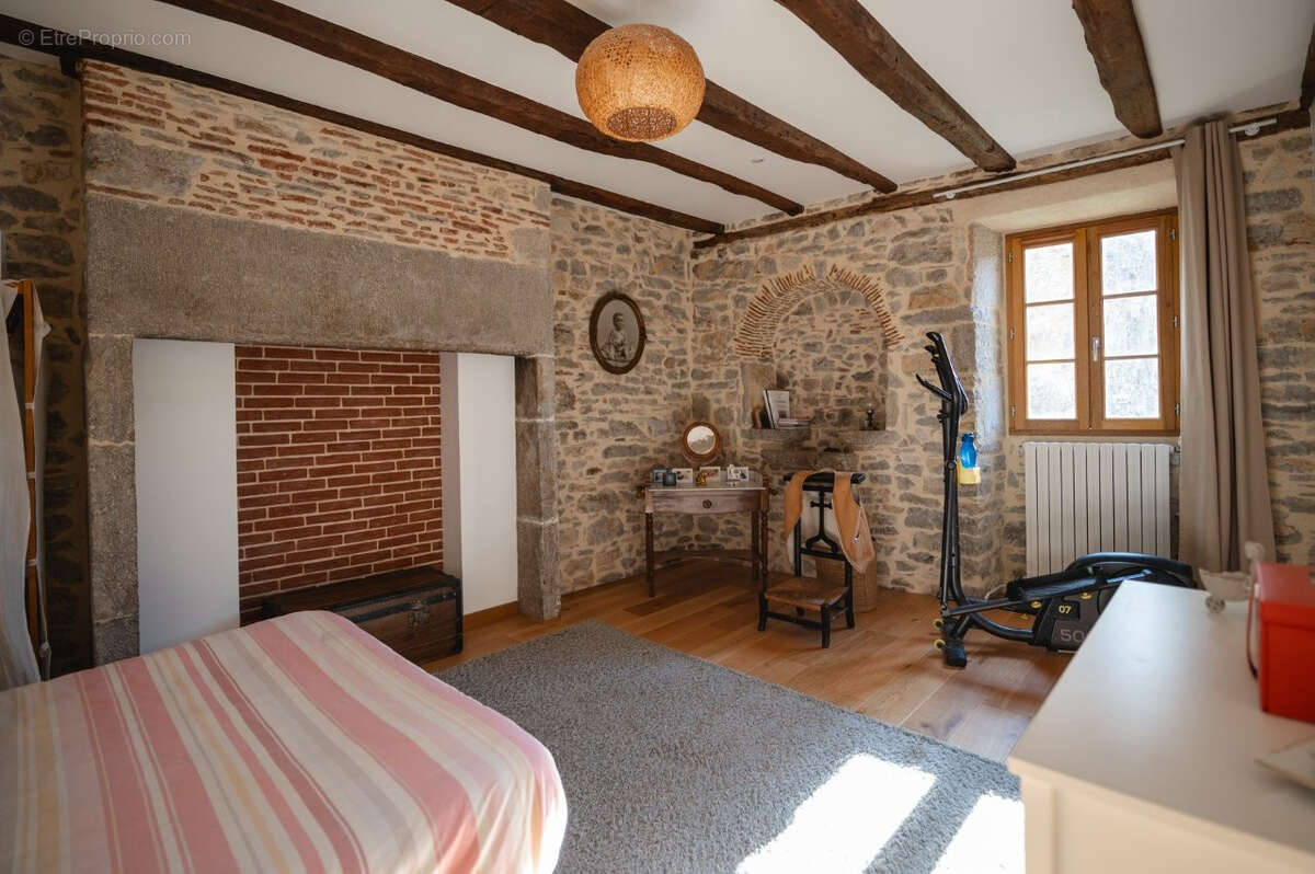 Maison à MONTVALENT