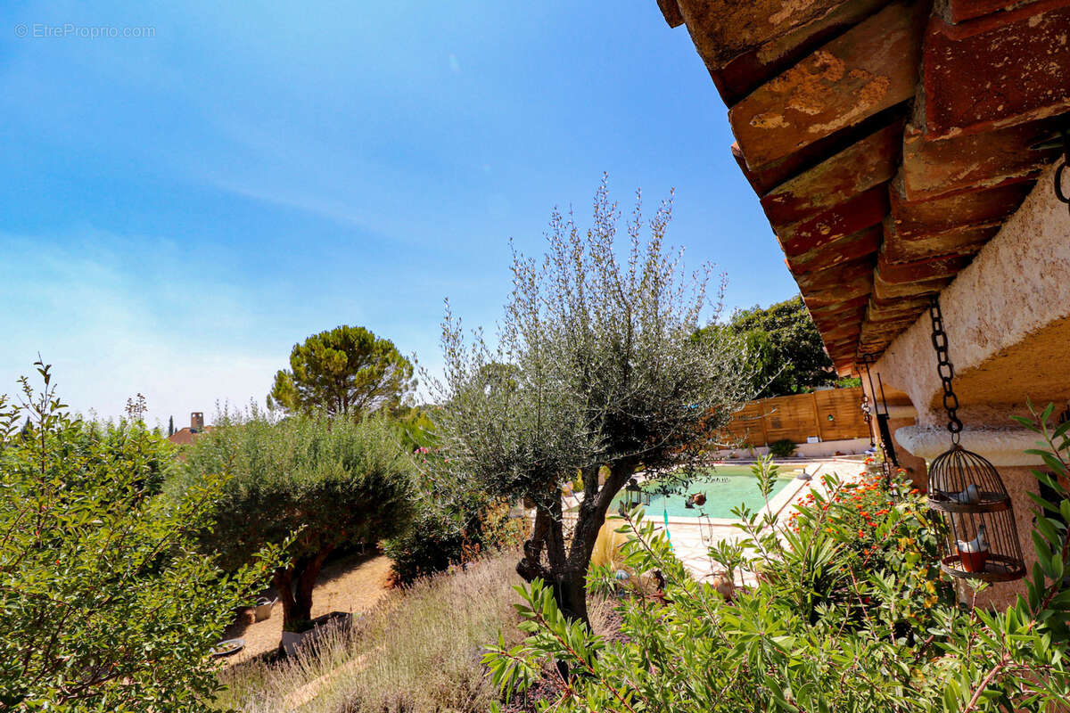 Flayosc exclusivite villa 136m2 3 chambres sur terrain 900m2 avec piscine - photo 13