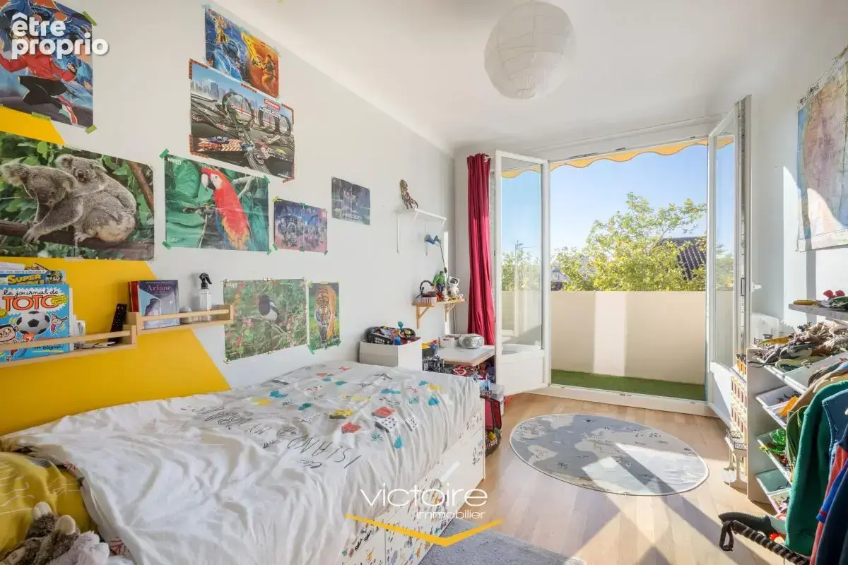 Montchat - Cours du Docteur Long - T3 traversant 70 m², 5e étage avec ascenseur, balcon et garage - photo 7